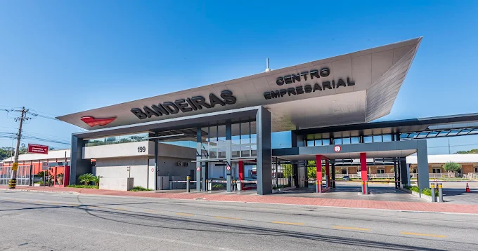 Fachada Bandeiras Centro Empresarial em Votorantim - Sede MMWEB